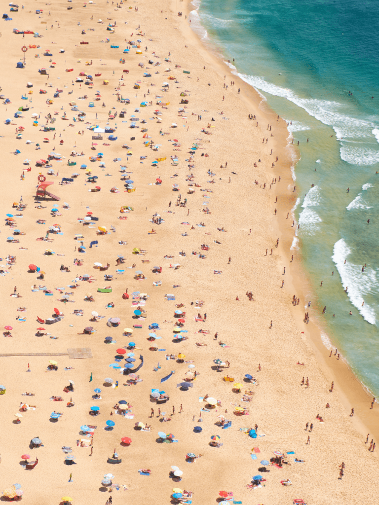 the vast beach of Praia da nazare
