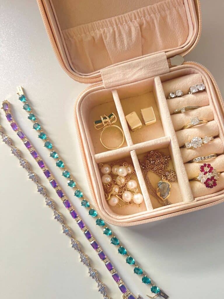 Capture photos of your jewelry before travelling.