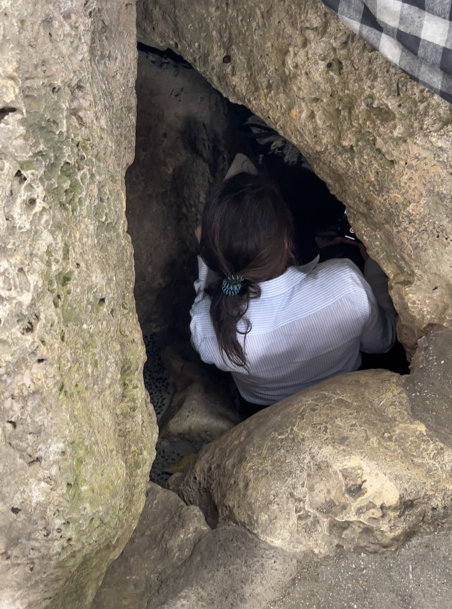 small hole to enter the Goa Giri Putri underground temple