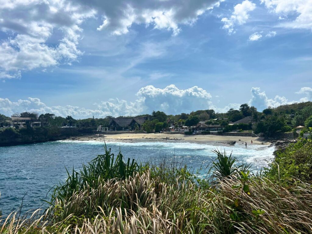 Sandy Bay stay in Nusa Lembongan- beautiful beach just a few minutes from dream beach and Devils tears