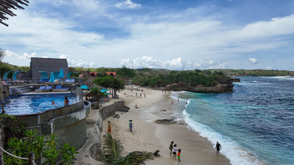 image of amazing cafes overlooking Dream Beach on Nusa Islands