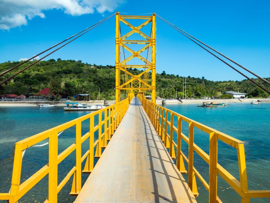 visit nusa lembongan and drive across the iconic yellow bridge